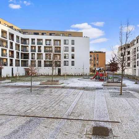 Sunflower - Modern Large Charming With Balcony Apartment Bratislava
