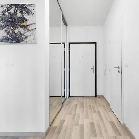 Sunflower - Modern Large Charming With Balcony Apartment Bratislava