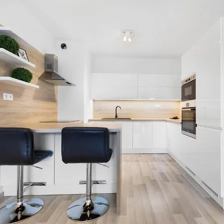 Sunflower - Modern Large Charming With Balcony Братислава