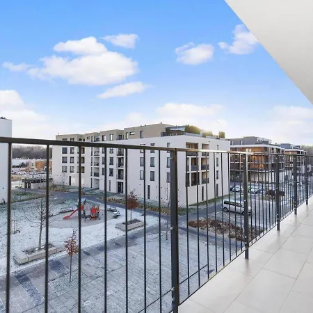 Sunflower - Modern Large Charming With Balcony Apartment Bratislava