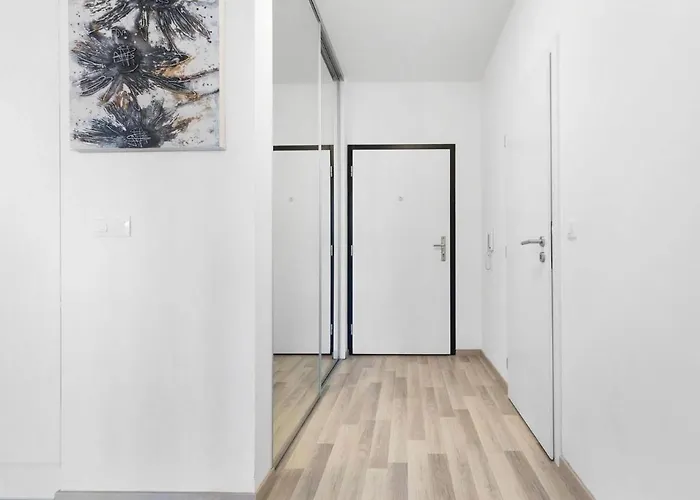 Sunflower - Modern Large Charming With Balcony Apartment Bratislava